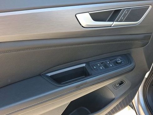 Used 2024 Volkswagen Atlas Cross Sport SE image 12