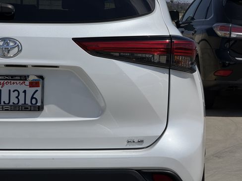 Used 2023 Toyota Highlander XLE FWD image 13