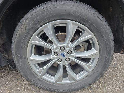 Used 2021 Ford Explorer Limited w/ Equipment Group 301A AWD/4WD image 13