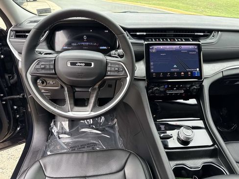 Used 2024 Jeep Grand Cherokee Limited w/ Luxury Tech Group II AWD/4WD image 31