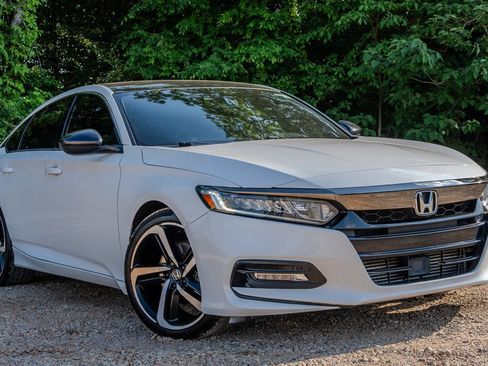 Used 2018 Honda Accord Sport image 7