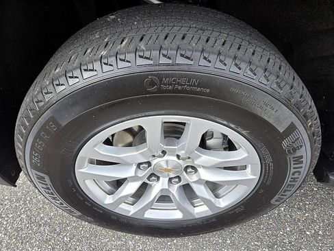 Used 2024 Chevrolet Suburban LT image 13