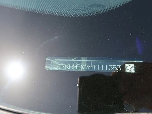 Used 2021 Toyota C-HR LE image 49