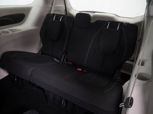 Used 2023 Chrysler Voyager LX image 21