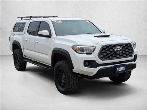 Used 2017 Toyota Tacoma TRD Off-Road AWD/4WD image 3