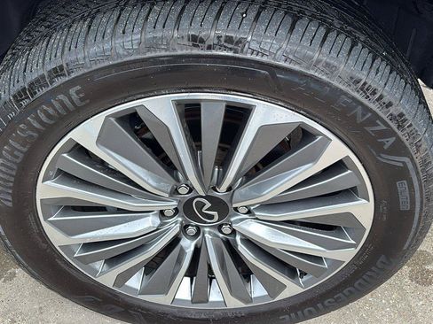 Used 2025 INFINITI QX80 Luxe RWD image 10