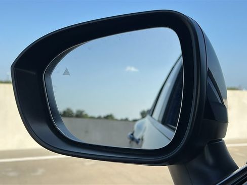 Used 2025 Nissan Rogue SV FWD image 18
