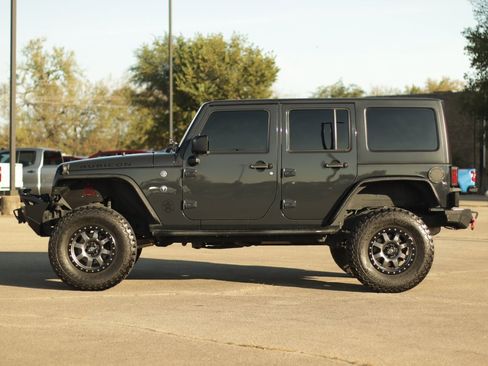 Used 2016 Jeep Wrangler Unlimited Rubicon w/ Connectivity Group image 4