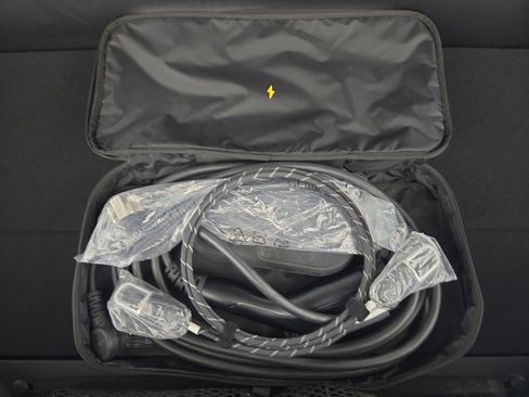 Used 2023 Rivian R1T Adventure image 27