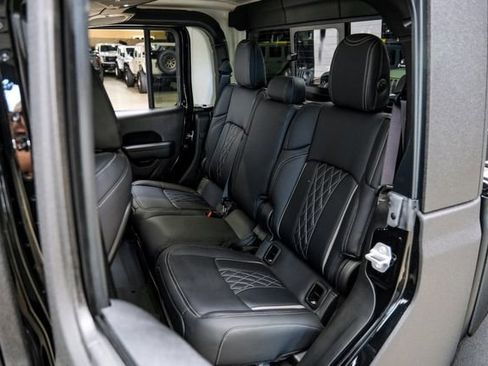 Used 2025 Jeep Gladiator Rubicon w/ Safety Group AWD/4WD image 82