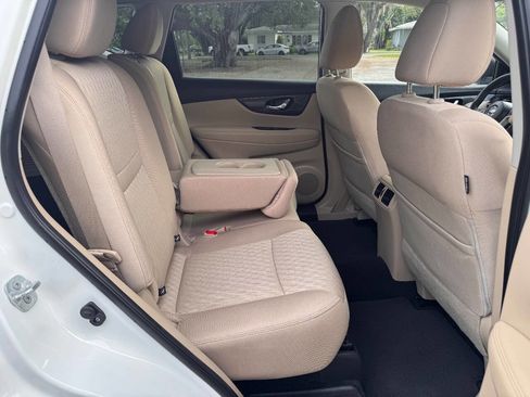 Used 2018 Nissan Rogue SV image 16