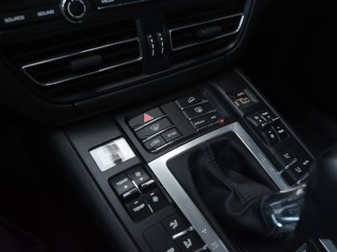 Certified 2019 Porsche Macan AWD/4WD image 23
