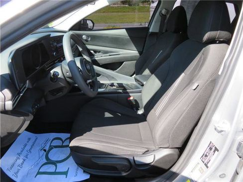 Used 2021 Hyundai Elantra SEL w/ Cargo Package FWD image 3