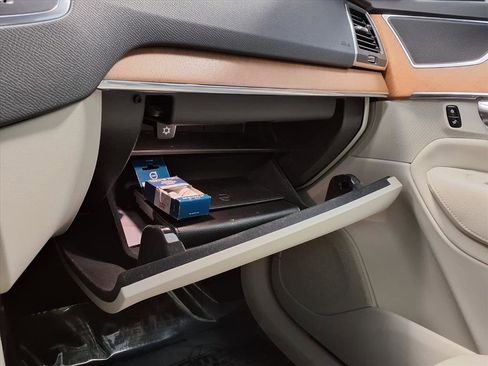 Used 2021 Volvo XC90 T6 Momentum w/ Climate Package image 30