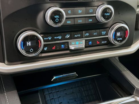 Used 2024 Ford Expedition Max XLT image 24