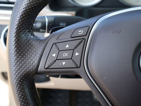 Used 2016 Mercedes-Benz E 350 4MATIC Sedan image 33