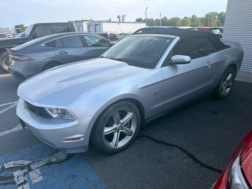 Used 2012 Ford Mustang GT Premium w/ Electronics Pkg RWD image 4