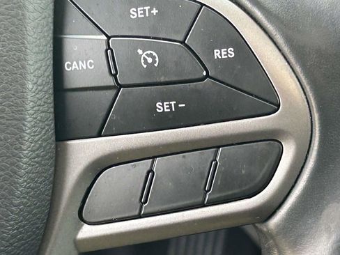 Used 2019 Jeep Cherokee Latitude Plus w/ Comfort/Convenience Group image 24