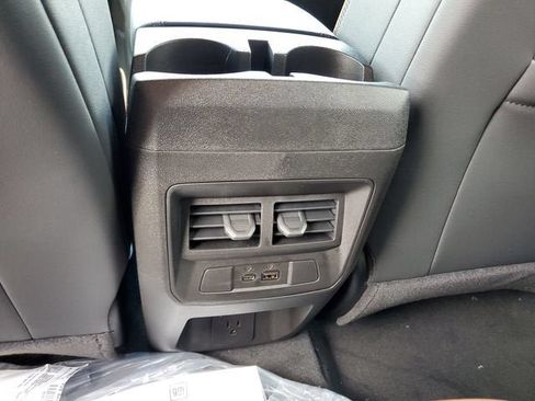 New 2026 GMC Canyon AT4 w/ AT4 Premium Package AWD/4WD image 16