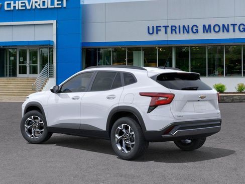 New 2026 Chevrolet Trax LT w/ LT Convenience Package FWD image 3