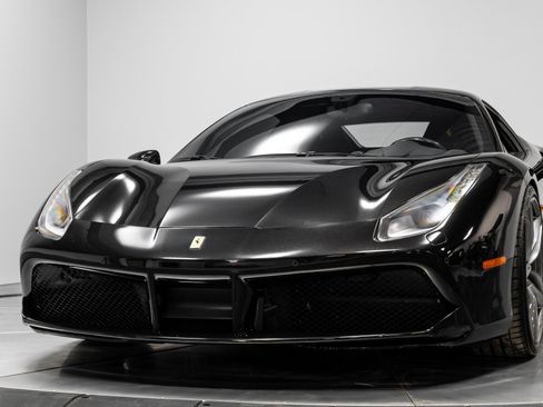 Used 2018 Ferrari 488 GTB image 70