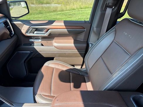 Used 2024 GMC Sierra 1500 Denali w/ Technology Package AWD/4WD image 17