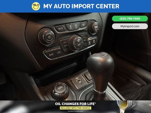 Used 2019 Jeep Cherokee Latitude Plus w/ Comfort/Convenience Group image 22