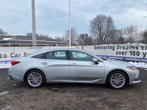 Used 2021 Toyota Avalon Limited image 2