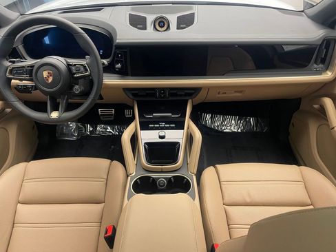 Used 2026 Porsche Cayenne S image 16