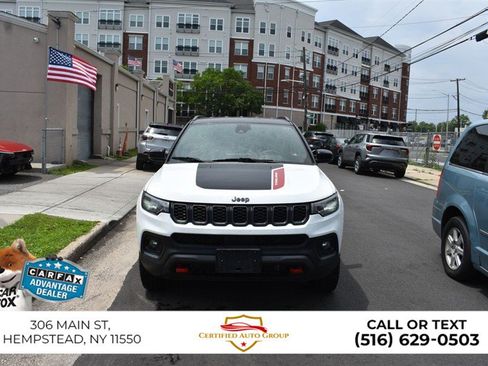 Used 2025 Jeep Compass Trailhawk AWD/4WD image 2