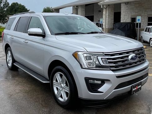 Used 2019 Ford Expedition XLT w/ Equipment Group 202A RWD image 2