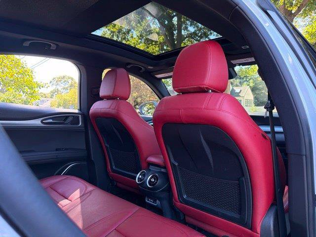 Used 2023 Alfa Romeo Stelvio Veloce AWD/4WD image 30