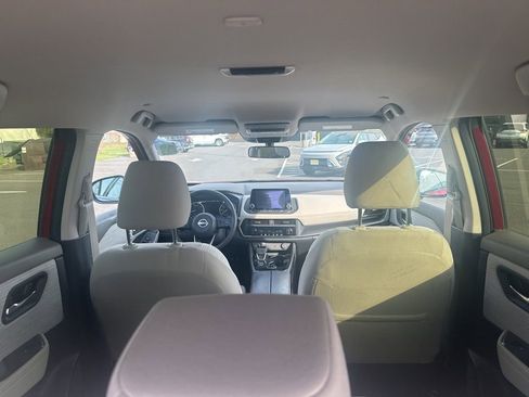 Used 2023 Nissan Rogue SV image 10