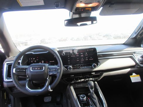 New 2026 GMC Canyon Elevation image 14