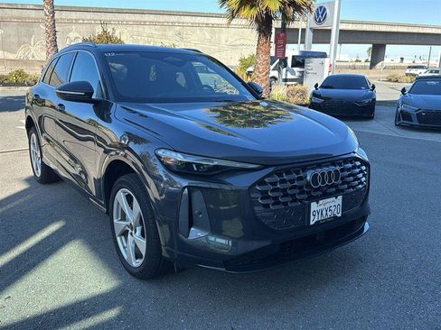 Used 2025 Audi Q5 Premium AWD/4WD image 4