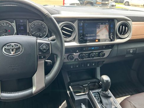 Used 2017 Toyota Tacoma Limited w/ Tow Package AWD/4WD image 20