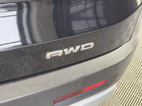 Used 2023 GMC Acadia SLT w/ Preferred Package image 16