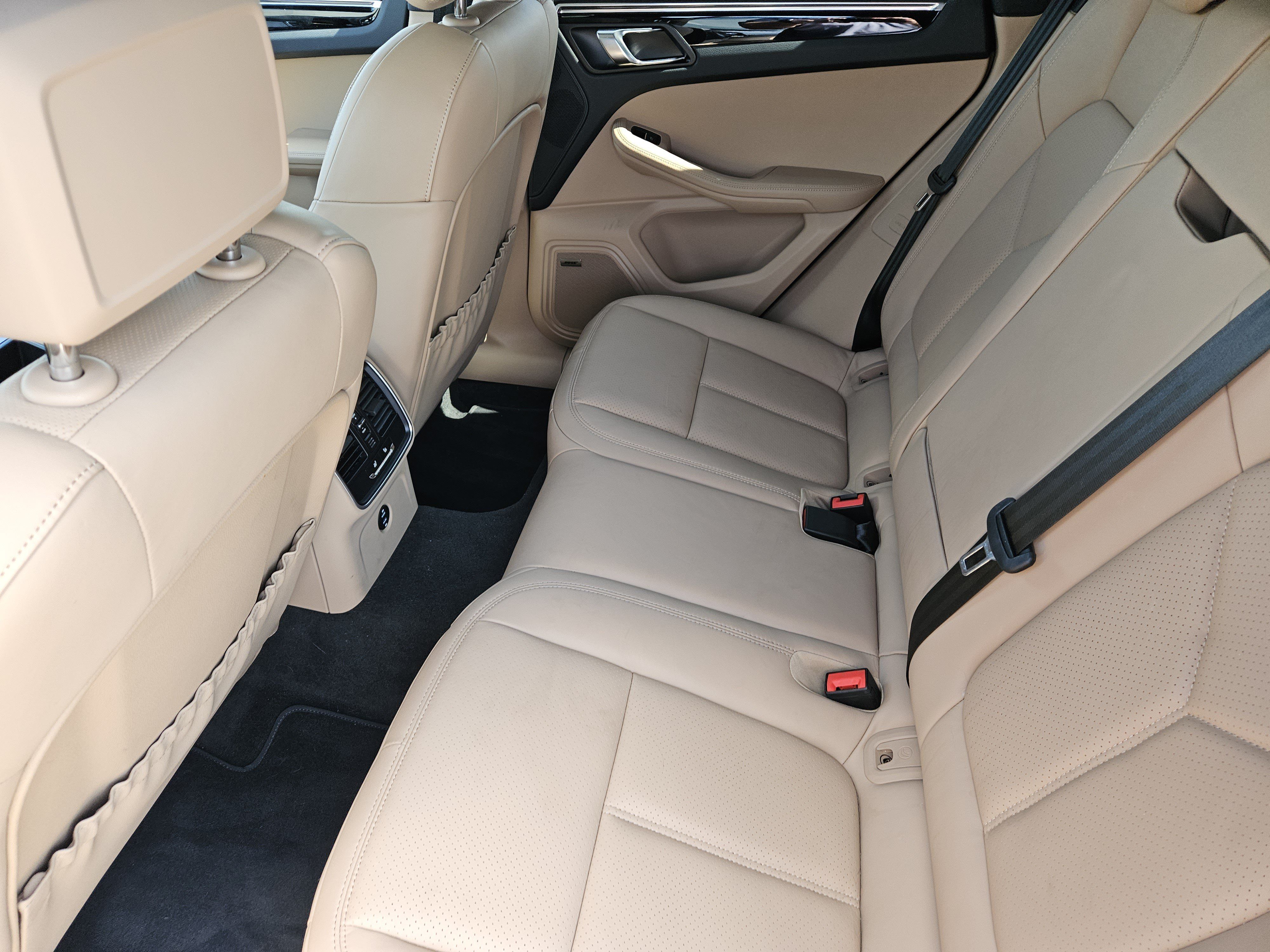 Certified 2026 Porsche Macan AWD/4WD image 28