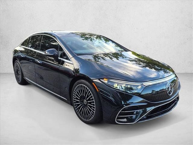 Used 2022 Mercedes-Benz EQS 580 4MATIC Sedan image 3
