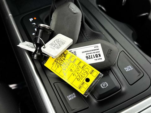 Used 2026 Kia Carnival FWD image 39