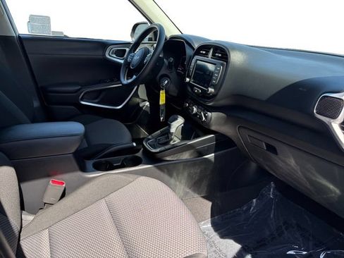 Used 2025 Kia Soul LX w/ LX Technology Package FWD image 20