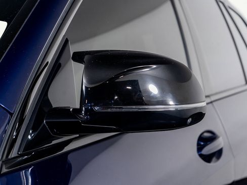 Used 2025 BMW X5 M60i w/ Premium Essential Package image 27