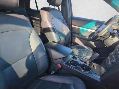 Used 2016 Ford Explorer XLT w/ Equipment Group 202A image 22