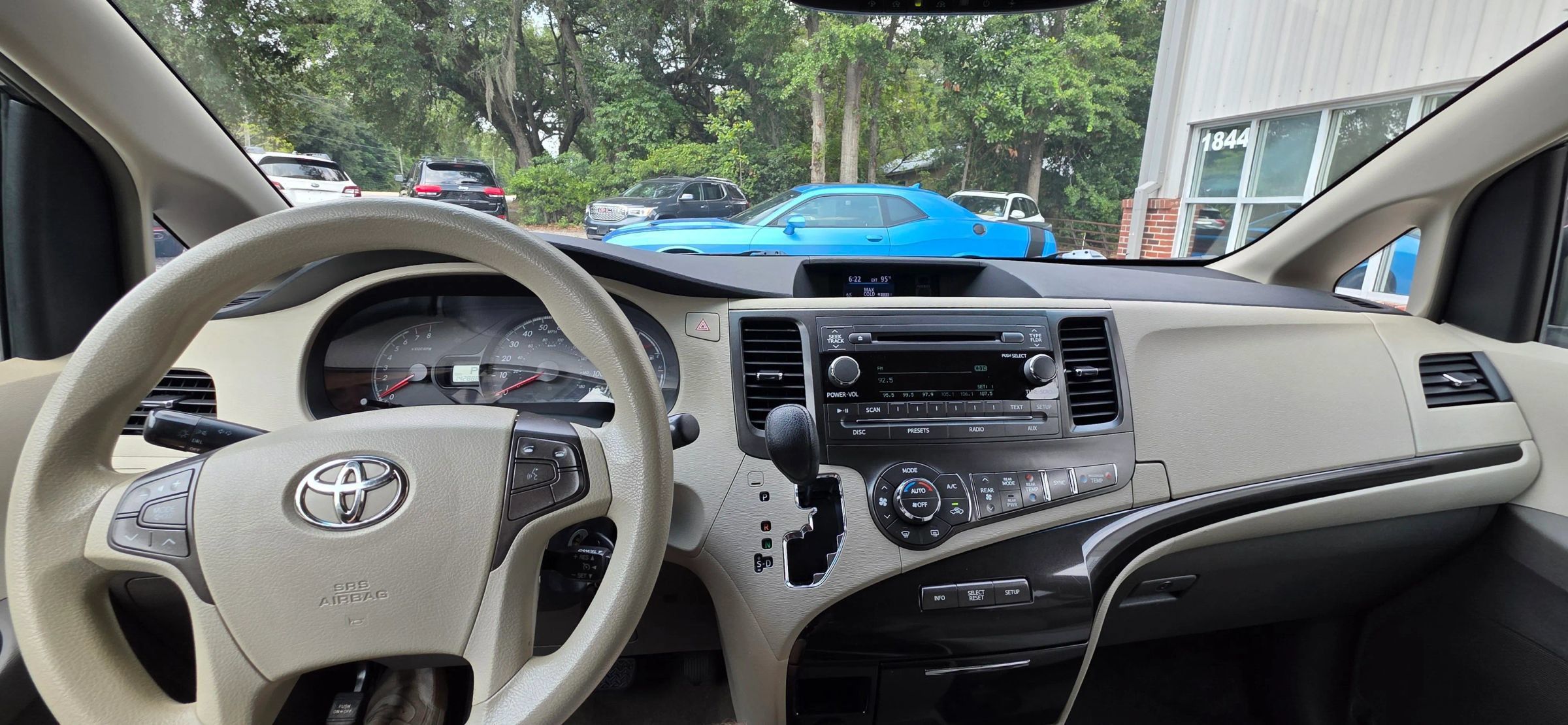 Used 2013 Toyota Sienna LE FWD image 12