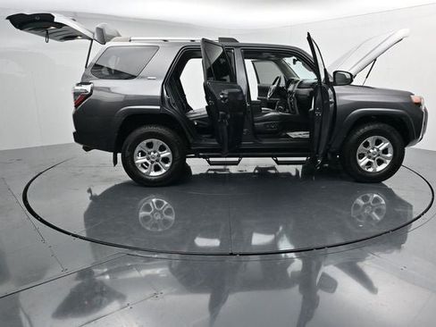 Used 2022 Toyota 4Runner SR5 Premium w/ Moonroof Package AWD/4WD image 39