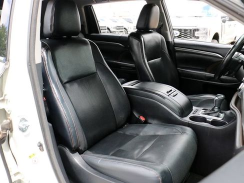 Used 2017 Toyota Highlander Limited FWD image 33