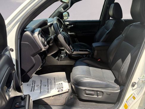 Used 2023 Toyota Tacoma Limited RWD image 9