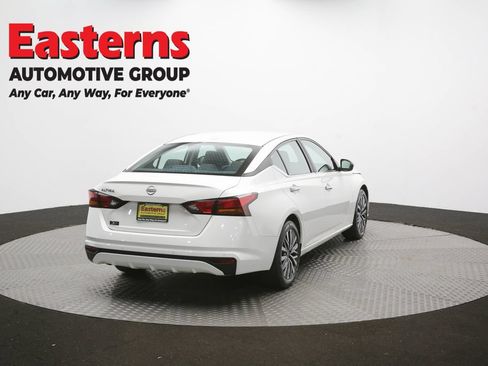 Used 2025 Nissan Altima 2.5 SV FWD image 39