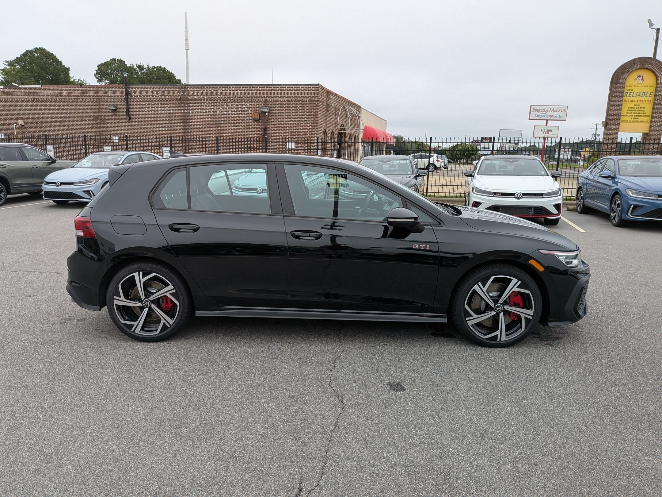 New 2026 Volkswagen GTI SE FWD image 2