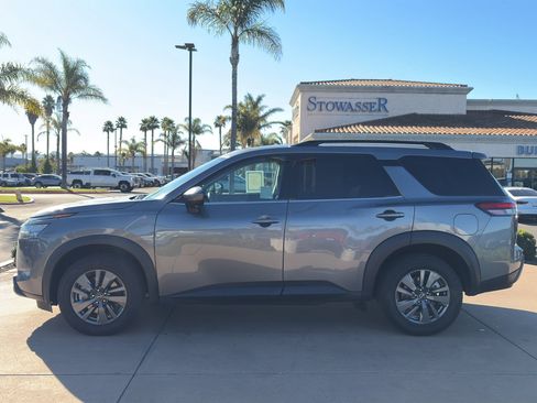 Used 2024 Nissan Pathfinder SV image 5